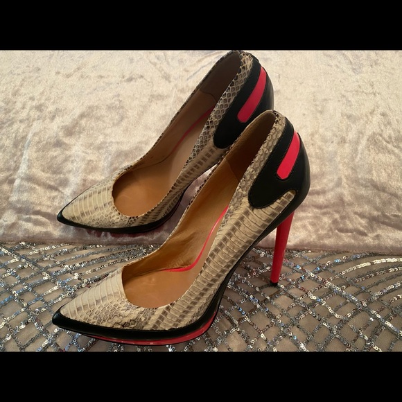 Size 8 Gwen Stefani L.A.M.B. snakeskin heels with hot pink piping! - Picture 2 of 4